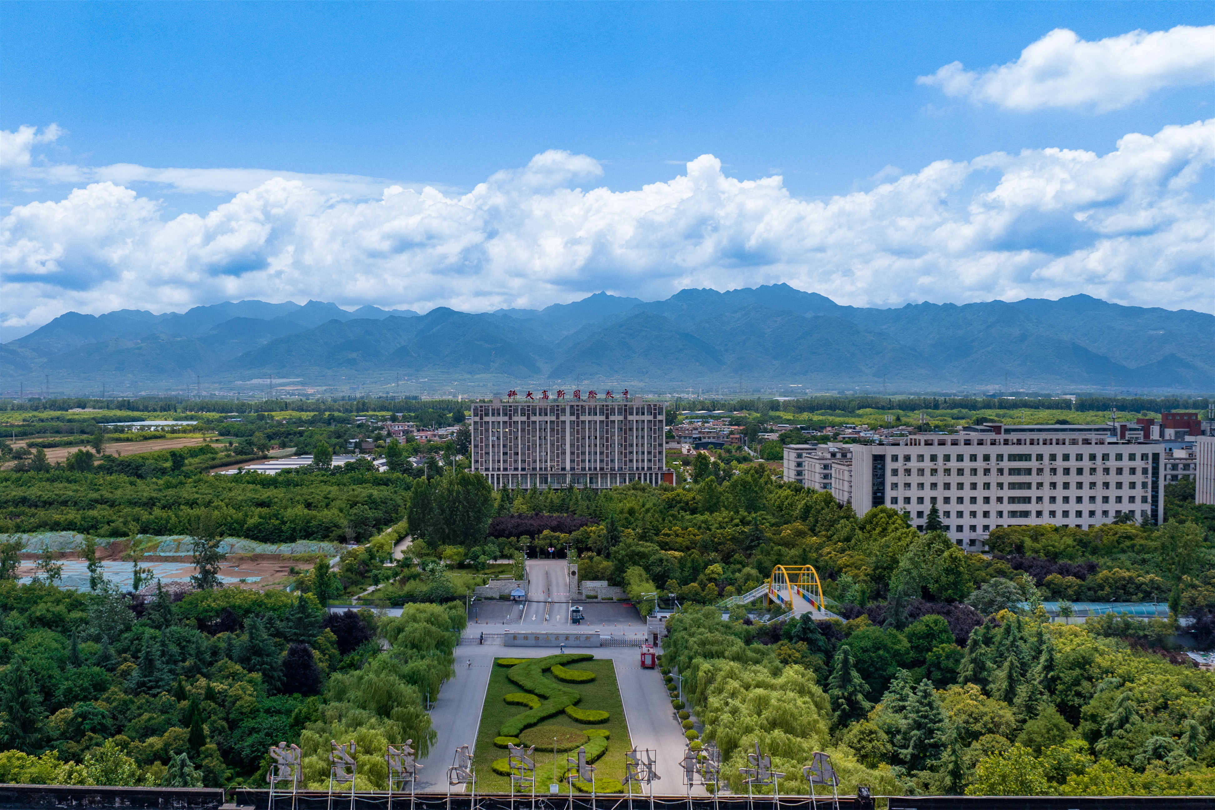 【陜西省教育廳】西安科技大學(xué)高新學(xué)院教育扶貧助農增收溫暖人心