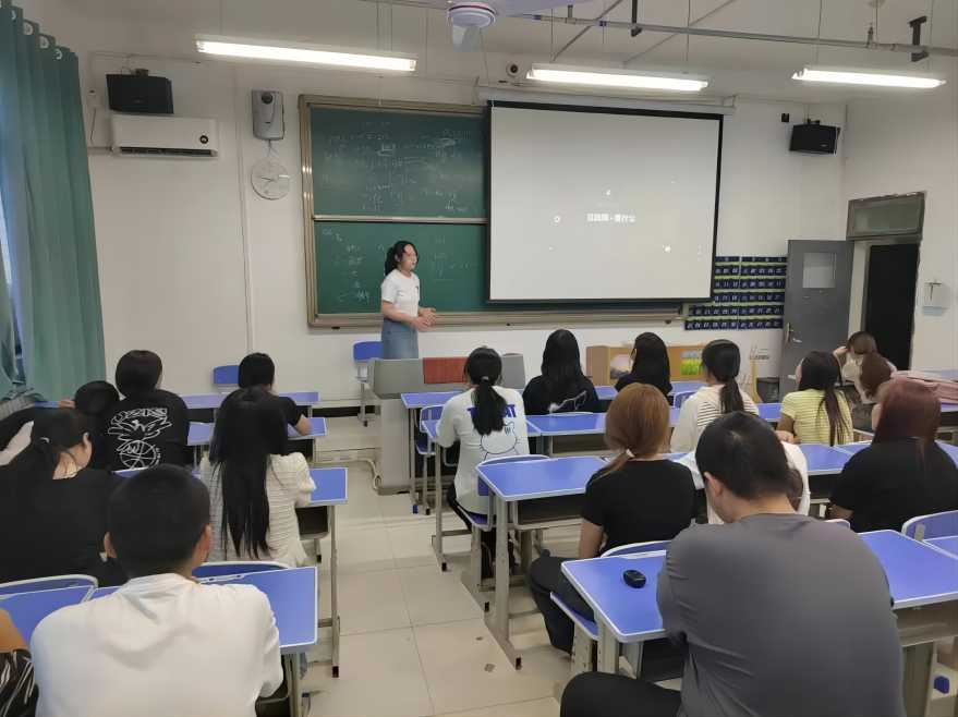 國際教育與人文學(xué)院成功舉辦“中國國際大學(xué)生創(chuàng  )新大賽”科普講座