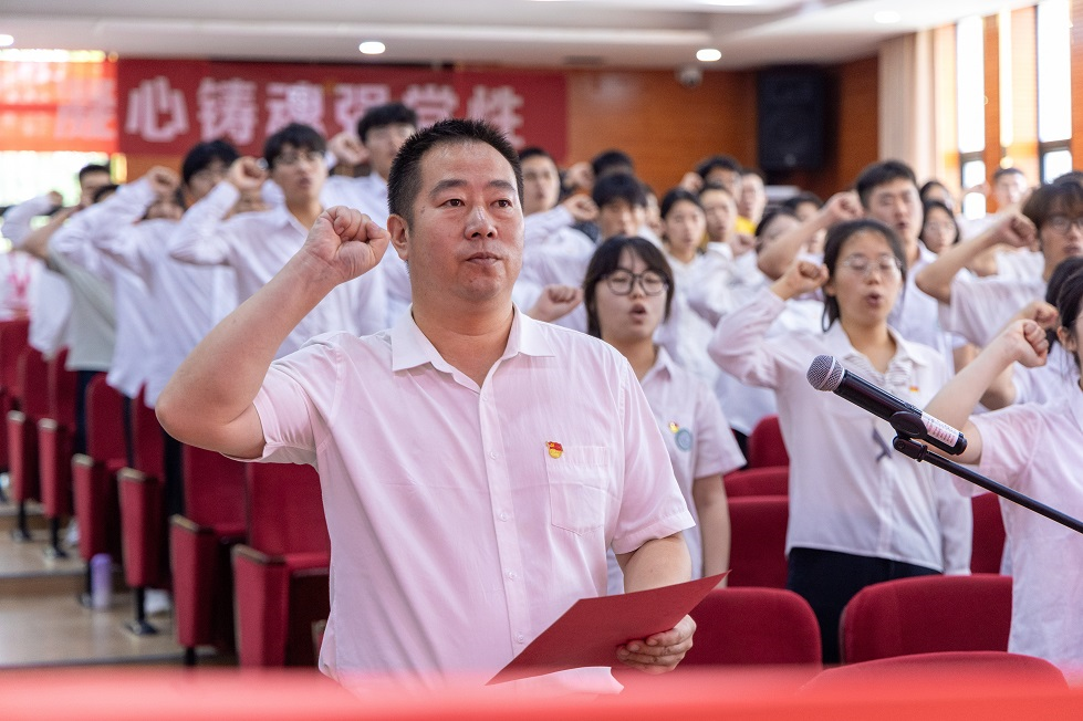 西安科技大學(xué)高新學(xué)院召開(kāi)慶祝中國共產(chǎn)黨建黨103周年暨“七一”表彰大會(huì )